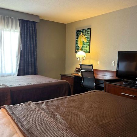 Travelodge By Wyndham Bloomington Bagian luar foto