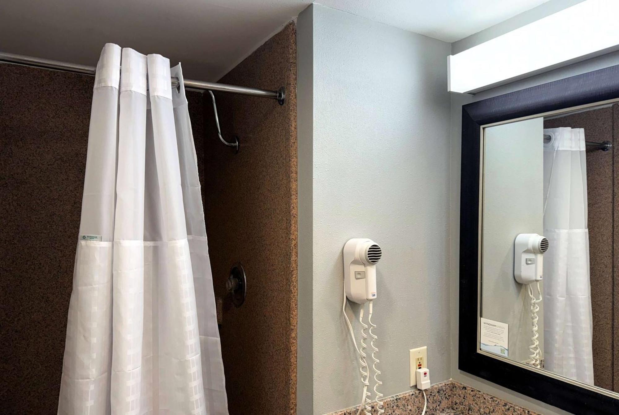Travelodge By Wyndham Bloomington Bagian luar foto