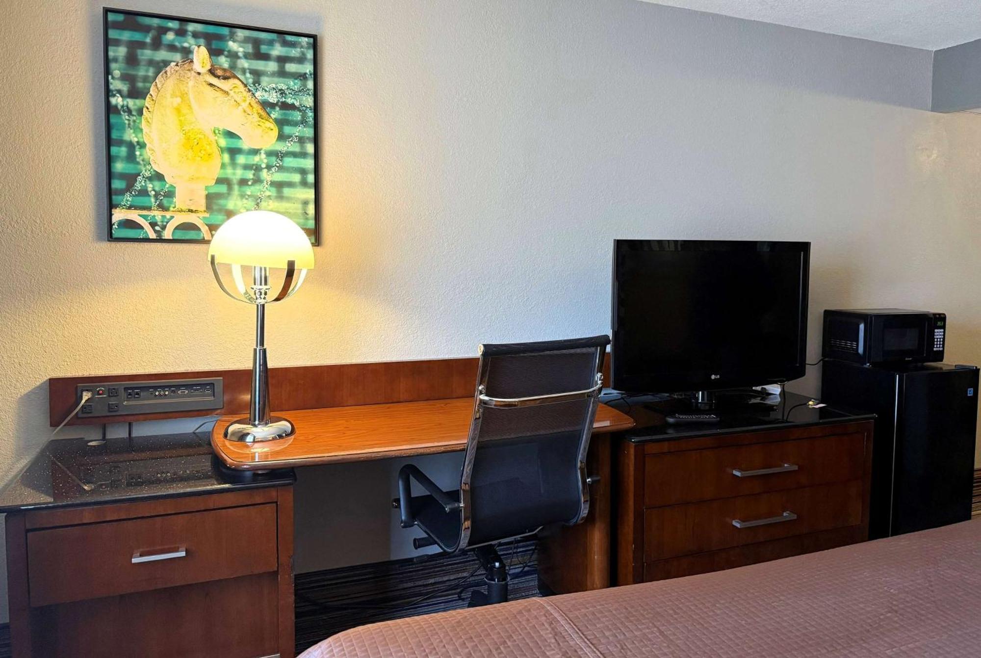 Travelodge By Wyndham Bloomington Bagian luar foto