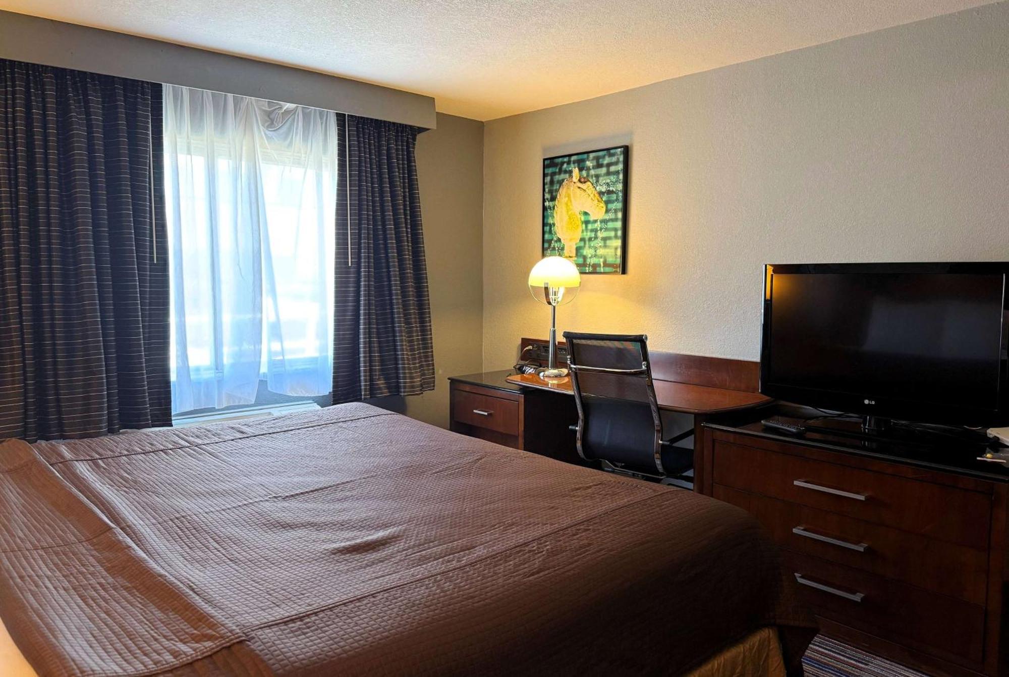 Travelodge By Wyndham Bloomington Bagian luar foto